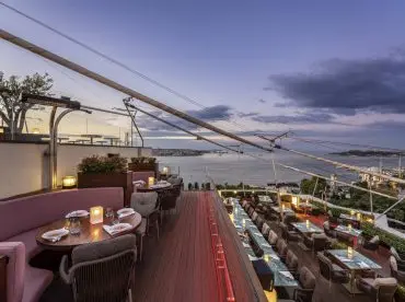 Hotel outdoor lounge area – AVLC+ architectural lighting and venue-wide audio solutions