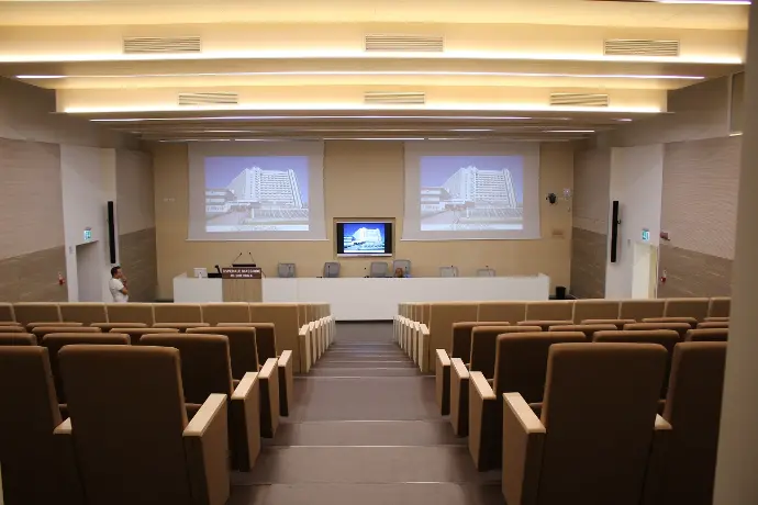 Healthcare auditorium – AVLC+ medical presentation, conferencing, and large-scale AV integration